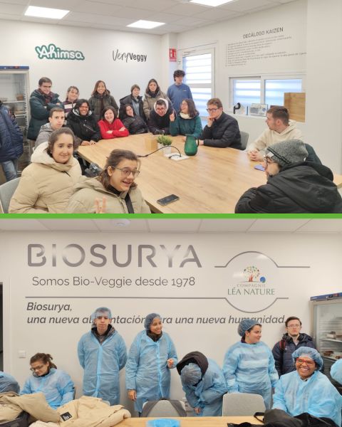 El grupo de USJ DIVERSA en la sala de reuniones de Biosurya